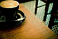 咖啡”(Coffee)(一词源自埃塞俄比亚的一个名叫卡法（kaffa)的小镇，在希腊语“Kaweh”的意思是“力量与热情”。

