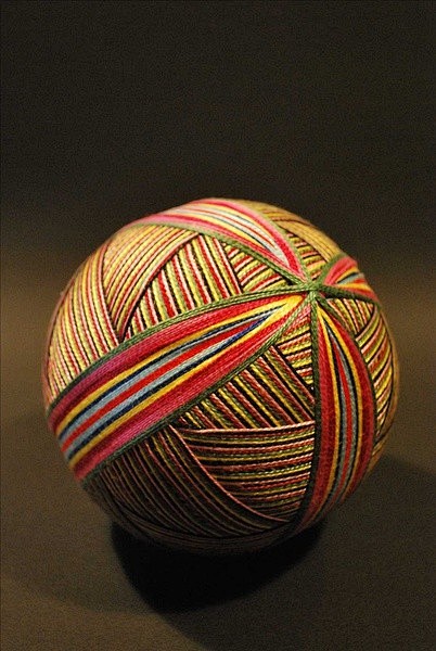 手鞠球（temari）是民间手工艺术的一...