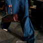 #FD Fashion# 來自英國設計師品牌Rejina Pyo，這款box bag包包將線條與色彩運用到包包設計中，創造出獨特的時尚風。 ​​​​