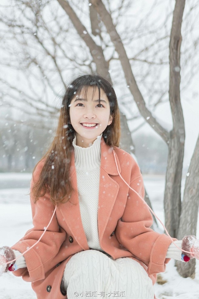 素颜漂亮美女雪地写真 : 素颜漂亮美女雪...