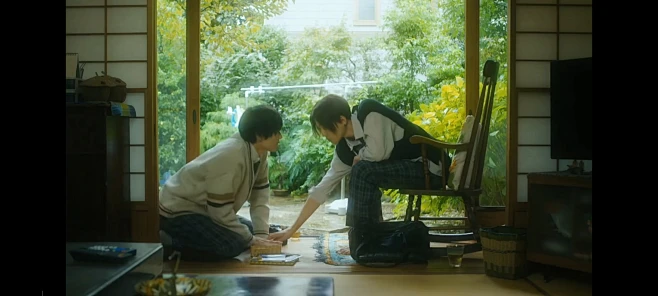 气氛内的花瓣采集图片-一起赞美太阳