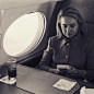 Hillary_Rodham_Clinton_playing_a_Nintendo_Game_Boy_video_game_on_the_flight_from_Austin_en_route_to_Washington,_DC.jpg (640×640)