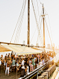 其中包括图片：Grand Banks Oyster Bar on a Boat