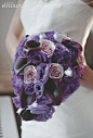 神秘紫色的婚礼场景布置，漂亮紫色婚礼蛋糕超有质感