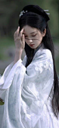 我于窗中窥伤鹤，恰如仰头见春台
采集@别致的七
md：刘令姿__ 
cr：冉韵Chaiirey 