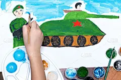 孩子用水粉和水彩作画