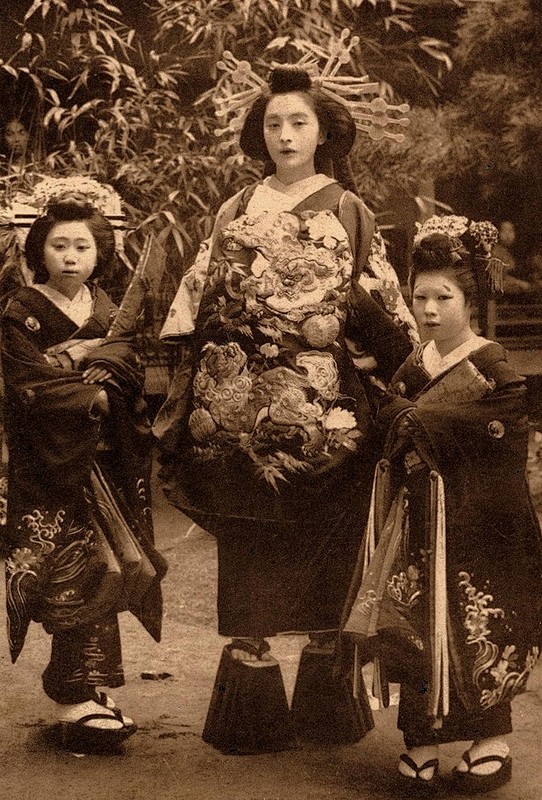 十九世纪的日本艺妓旧照