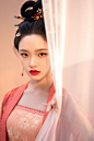 组图：林允晒《梦华录》宋引章造型温婉可人 低头抚琴娴静柔美 : 林允在微博晒出出演的电视剧造型美照。