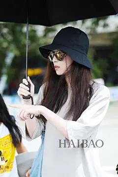 倪妮穿“麻袋”能美成这样？蒋欣又双叒瘦出大长腿！海报时尚网华语明星街拍合辑 (8月7日-8月13日）