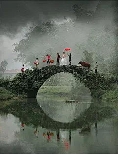 三千年读史，不外功名利禄；九万里悟道，终归诗酒田园。