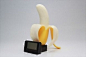 又见香蕉君之超仿真香蕉桌面立式小钟表，由著名的食品模型品牌オザズ设计，给香蕉君的粉丝。 售价:886元
