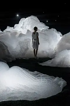 Immersive Foam Clouds Tower Over Visitors to the 2013 Aichi Triennale — Colossal

Created by artist Kohei Nawa for the 2013 Aichi Triennale, Foam is an immersive cloud-like installation made from huge plumes of amorphous bubbles, meant to mimic a bleak pr