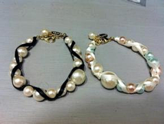 一骑独追风采集到Pearl Bracelet