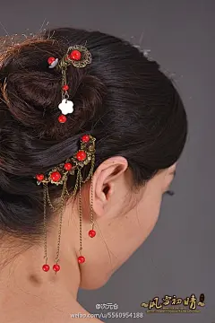 #仓の新品# 画舸春眠朝未足，梦为蝴蝶也寻花莲步娉婷，步摇微晃，钗头蝴蝶欲飞，【风雪初晴】新款古风发饰让你做画中美人！圆润如意的红豆手链，衬托白皙肤色更显手指修长，将绵绵相思握于掌心！喜欢古风的仙女们快入手吧！购买戳O网页链接 关注@次元仓 转发抽送图5白玛瑙镀金盘发饰