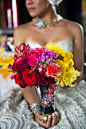 增加了些闪亮元素的新娘手捧花 - 增加了些闪亮元素的新娘手捧花婚纱照欣赏