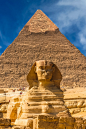 非洲-狮身人面像：狮身人面像（sphinx），位于埃及吉萨的金字塔墓区，头像部分一说是古埃及法老哈夫拉按自己的肖像塑造，也有观点认为是雷吉德夫根据父亲胡夫的肖像建造。此像高二十米，长五十七米，算上两个前爪，全长七十二米。面部长约五米，宽四点七米，鼻子长一点七一米，嘴大二点三米，一点九三米。
