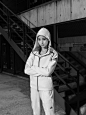 张钧甯：阿迪达斯adidas Athletics Z.N.E.Hoodie白色连帽衫