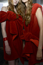 Atelier Swarovski 与 Viktor&Rolf; 合作推出惊艳红色首饰系列