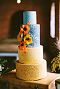 这款蛋糕灵感来源于梵高的画，初升的月亮和金黄的麦穗，甜点师Andrea Boudewijn让美食和艺术得到完美结合。