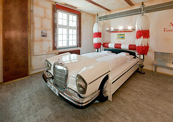 德国V8汽车爱好者主题酒店 | TOPY...