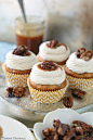 Salted Caramel Hummingbird Cupcakes | Yummy Crumble: 
