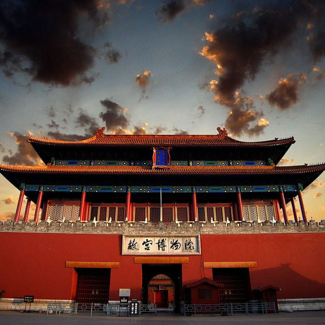 北京-故宫
故宫位于北京市区中心，为明清...