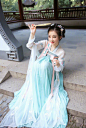 新时代，新华服，新青年！[心]今天是三月三中国华服日～[羞嗒嗒]大家记得秀出自己穿华服的照片～并且加挂#中国华服日##向时代致敬#话题参与互动哦～@共青团中央@重庆共青团#冯提莫#