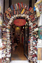 Bookstore Entrance, Lyon, France
photo via besttravelphotos
