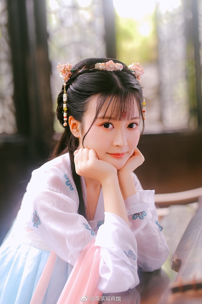 时光总是如流水一般。不管你惆怅、抱怨、憧...