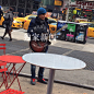 【王力宏现身纽约时代广场拍摄某广告】王力宏在拍摄现场。 #王力宏#