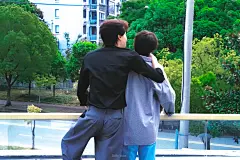 Vision｜田栩宁 ✘ 梓渝
蝉鸣失语 心跳轰鸣
修图壁纸 ​专栏 · ChiWu_Vision | 双人​​​@ChiWu_Vision，采集@屿堍