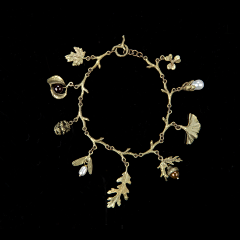 Maggiedeer采集到Pearl Bracelet