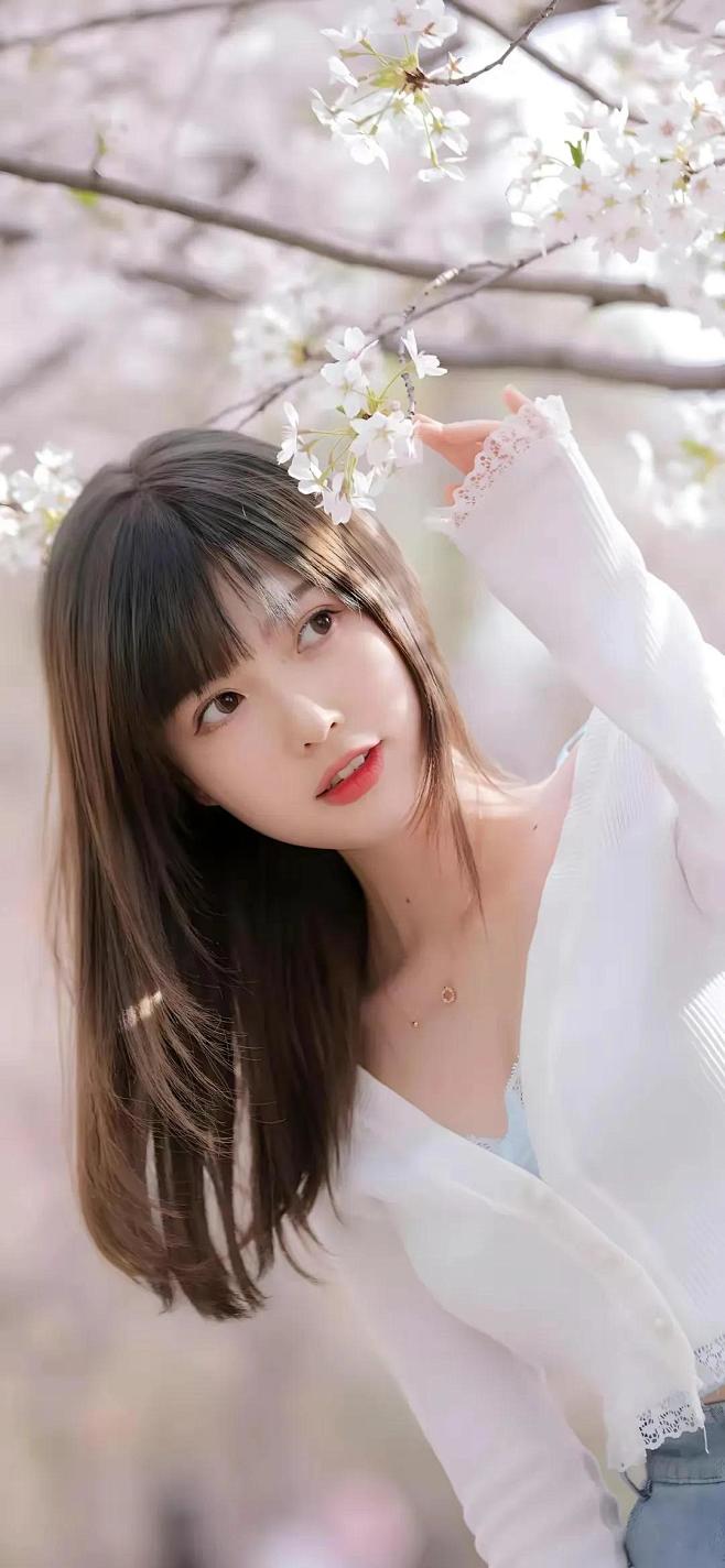 天涯咫尺君归处，蕙风不改酒香浓。 -- ...