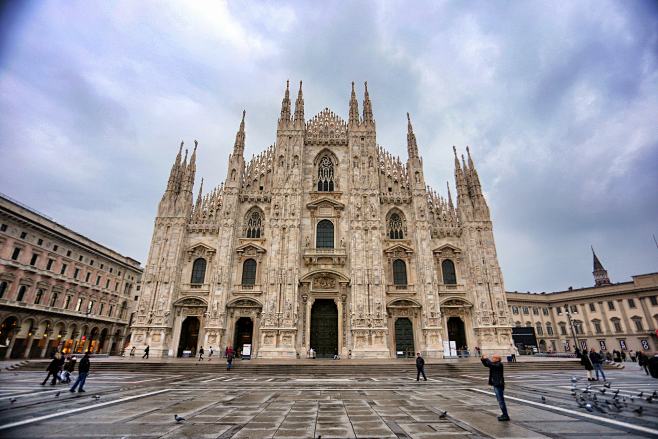 哥特式建筑-米兰主教堂  是世界上最大的...