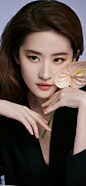 刘亦菲
采集@别致的七