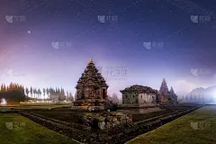 神秘的阿诸那神庙夜景与美丽的星星在天空中