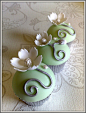 I love these cupcakes- so pretty and classic. Smallthingsiced. #cake #cupcakes #wedding