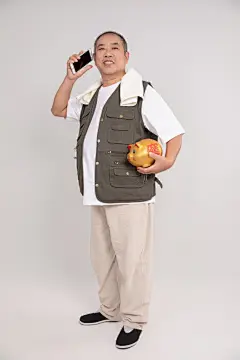 笑容满面农业农民男性人物摄影图