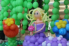 天空下的彩色气球高清电脑桌面壁纸