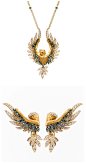  Magerit 刚刚推出了一个全新的高级珠宝系列——「Hechizo」，灵感来自俄罗斯童话故事「天鹅湖」（Swan Lake）
Amanecer 金质挂坠项链和白金耳坠，镶嵌圆形切割白钻和绿钻。
