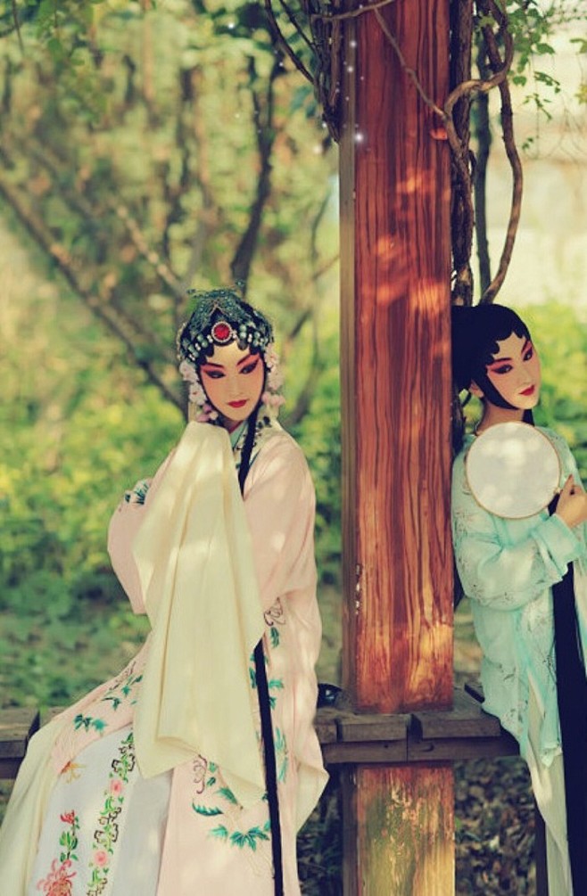 是什么让我在韶华年间萍聚？又是什么将我打...