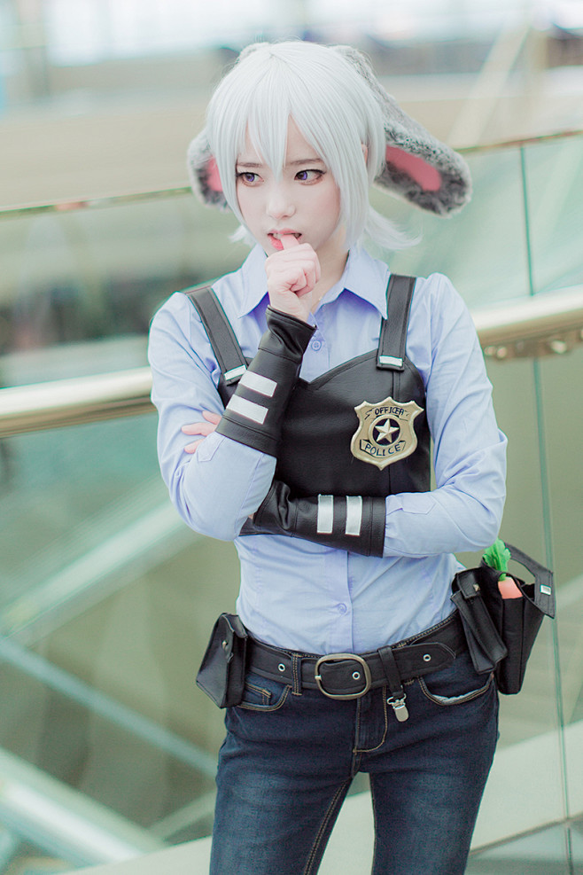 疯狂动物城兔子警察朱迪拟人化cosplay