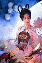 逆水寒超话#转发抽奖#
迢迢牵牛星，皎皎河汉女~
上个月拍摄短片的剧照！
出镜：@小翰Hanyu @ONESHARKK
协力：@夕颜君安 @流光顾影 筱雨 策策
卷cou两个幸运鹅分666~
实景布置拍摄~大家可以猜猜这个月亮是怎么做的~第一个猜中的送你一份麻辣兔头 ​​​​
