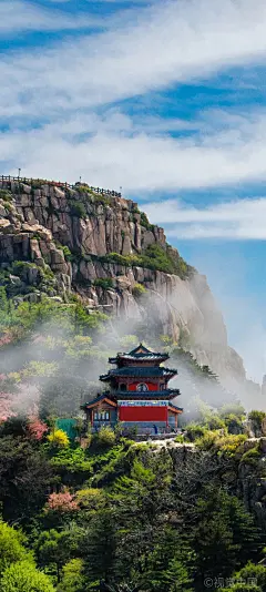 天下第一山•泰山相伴上下五千年华夏文明历史传承，集国家兴胜、民族存亡的象征于一身，是中华民族的精神家园，东方文化的缩影，“天人合一”思想的寄托之地。——泰山#山东泰安
