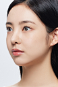 쇼퍼홀릭 크리스틴 원데이 - 미드나잇 그레이 : 화이트 빛이 감도는 감각적인 그레이 컬러와 플래시 터진 듯 빈틈 없이 퍼져나가는 결 그래픽이 눈동자의 깊은 음영감을 주어 보다 선명한 눈빛 완성.