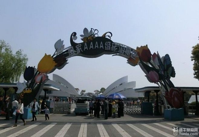 据了解，上海鲜花港坐落在浦东国际航空港与...