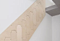 由德国法兰克福一家初创公司研发设计的折叠拼图楼梯——Klapster，它就像拼图一样可拼插、可折叠，而且贴在墙上完全不会占空间。