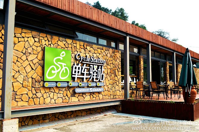 专业的骑行车道、遍布的单车驿站以及东钱湖...