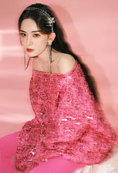 娜扎演绎全身芭比粉 超细大长腿抓人眼球_网易娱乐