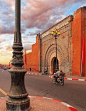 [摩洛哥历史古城-马拉喀什] 全球十大最浪漫城市之一，这座古城散发着它独特的魅力，使难以数计的游客对它趋之若鹜，纷纷探究这里中世纪的传奇和神秘。